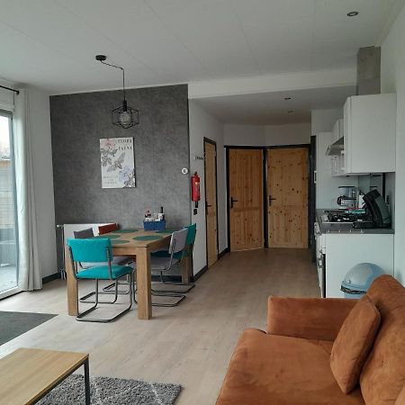 Dronrijp Luxe 5 Persoons Bungalow Op Rustig Vakantiepark Nabij Leeuwarden מראה חיצוני תמונה